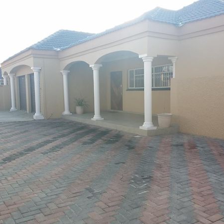 Alicia'S B&B Roodepoort Dış mekan fotoğraf